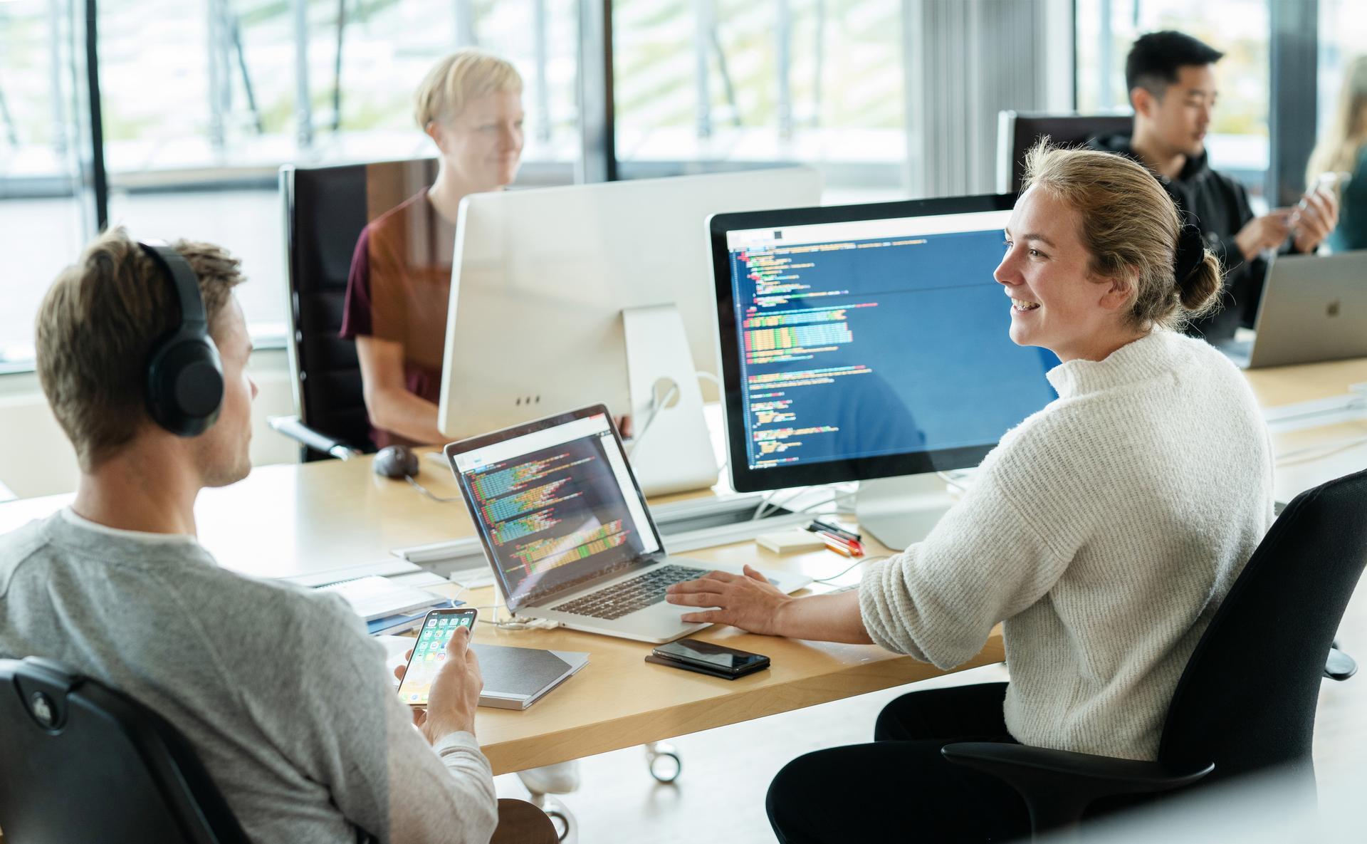 personer vid datorer