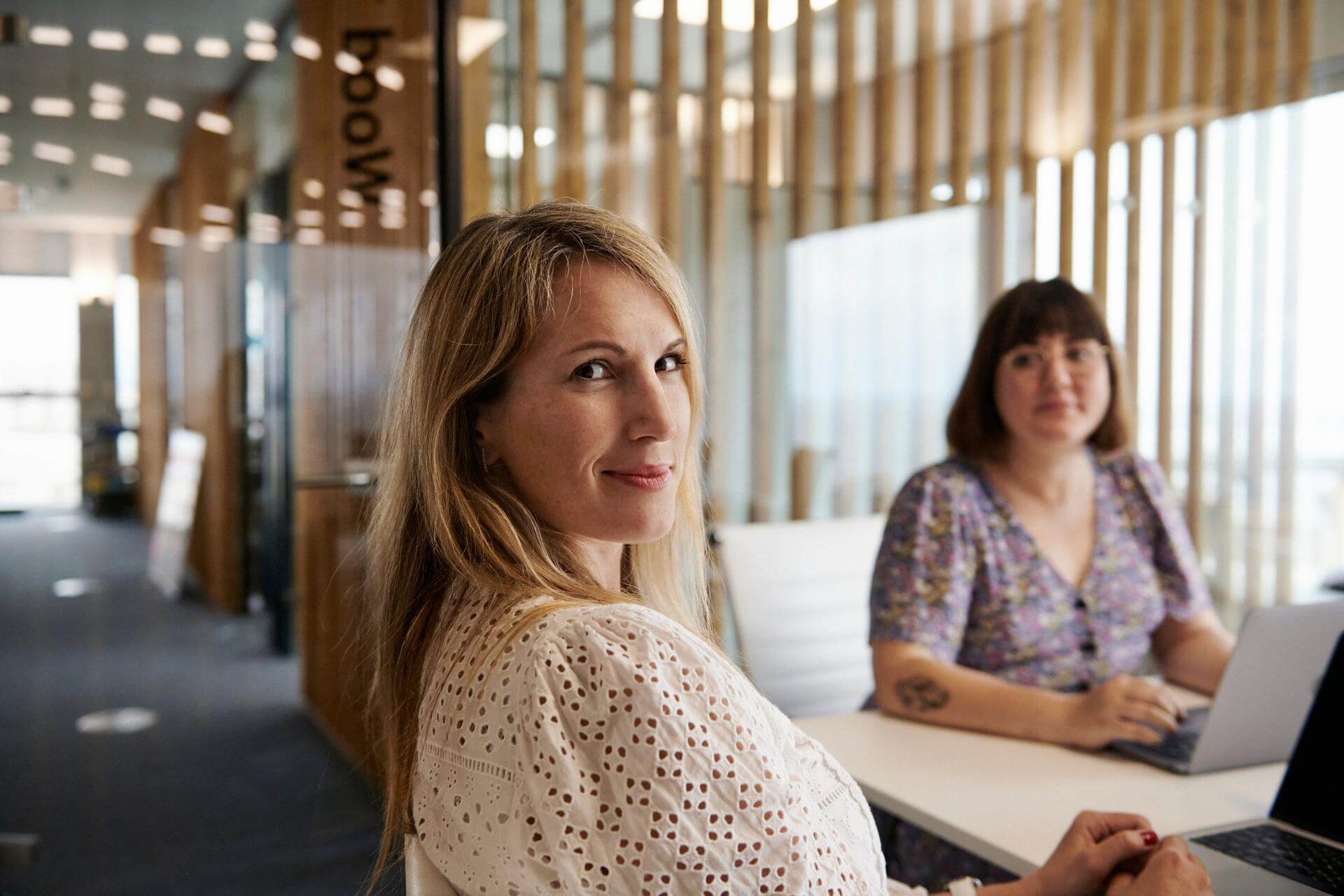 personer i kontorslandskap