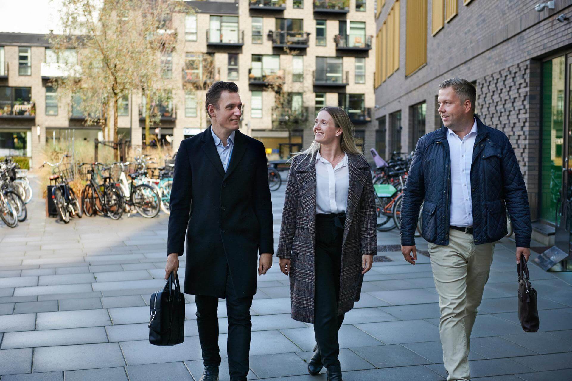 personer som promenerar